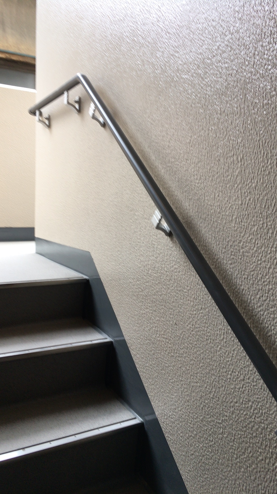 階段手摺 施工例 OY34 S60型 ﾊﾝﾄﾞﾚｰﾙ(丸型)34㍉ YK03 ﾀﾞｰｸｸﾞﾚｰ 東京都江東区某